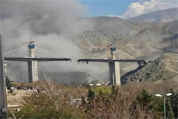امریکہ - اسرائیل کے حملوں میں ایران کےبی1 پل پر 8 افراد ہلاک، 95 زخمی